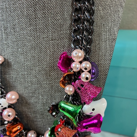 NWT Betsey Johnson Halloween Ghosts Faux Pearls Statement Necklace - Retail $198 - Picture 5 of 8